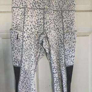 Athleta capri leggings w/pockets